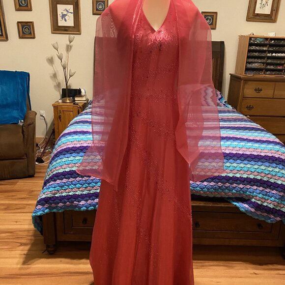 #28) Evening Gown: Strawberry Starburst - Picture 4 of 11